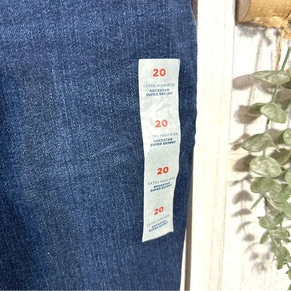 Old Navy Women's Extra High Rise Rockstar Super Skinny Jeans - Dark Blue - Picture 5 of 7